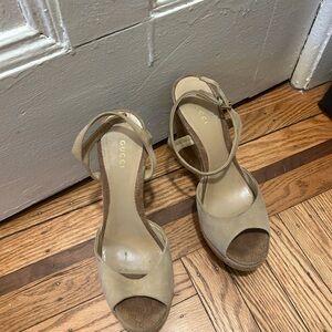 Gucci Women's Beige Peep-Toe Heels